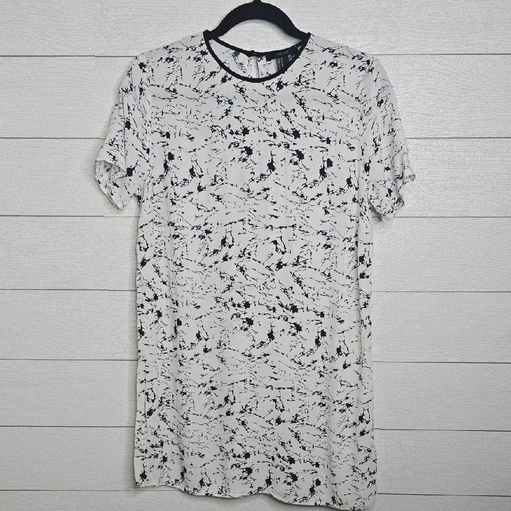 Forever 21 Black and White Abstract Tee